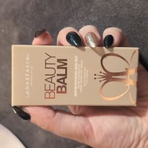 Anastasia Beverly Hills Beauty Serum Boosted Skin Tint in the Shade 3